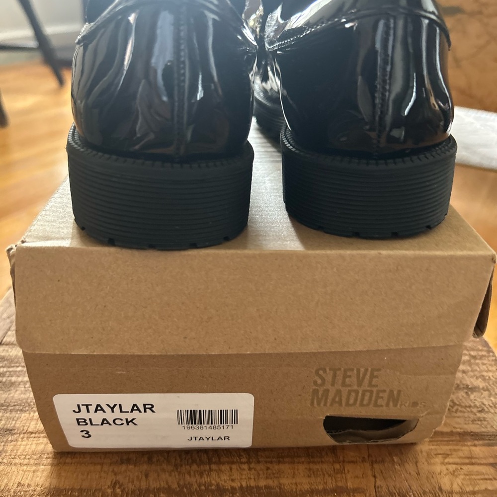 NIB Steve Madden little girls shoes size 3